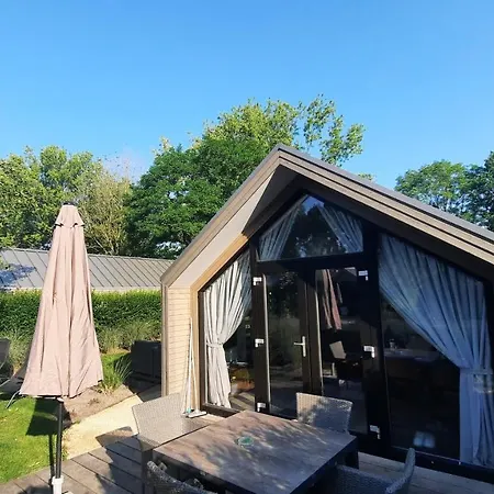 Chalet Holland Beachhouse: Modern Lakeside Retreat With Garden *