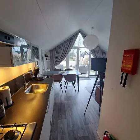 Holland Beachhouse: Modern Lakeside Retreat With Garden Chalet *