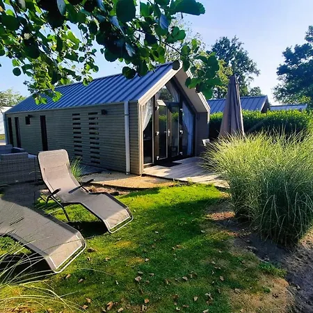 Holland Beachhouse: Modern Lakeside Retreat With Garden Chalet Hulshorst