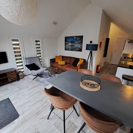 Holland Beachhouse: Modern Lakeside Retreat With Garden Hulshorst