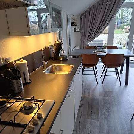 Holland Beachhouse: Modern Lakeside Retreat With Garden *
