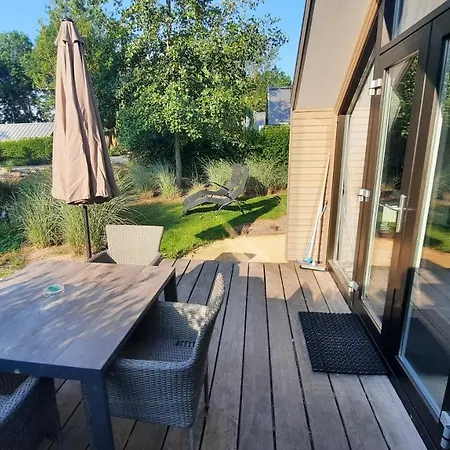 Chalet Holland Beachhouse: Modern Lakeside Retreat With Garden *