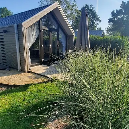 Chalet Holland Beachhouse: Modern Lakeside Retreat With Garden *