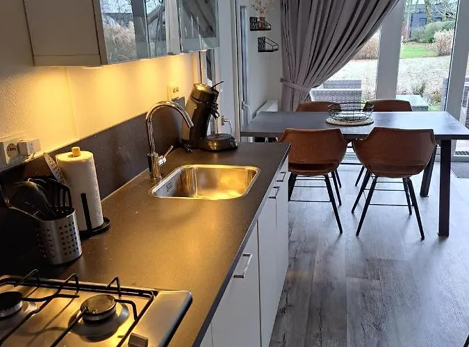 Holland Beachhouse, Modern Eingerichtet, In Schoener Lage Am Veluwemeer, Inklusive Garten, Terrasse Am Wasser, Parkplatz Und Wlan *